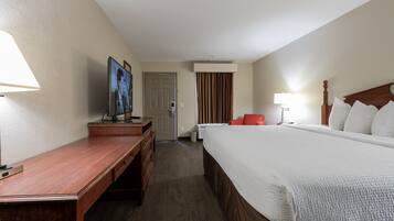 Escritorio, cortinas opacas, sistema de insonorización