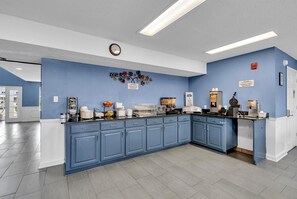 Free daily continental breakfast  - Baymont by Wyndham Warner Robins (Warner Robins)