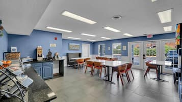 Free daily continental breakfast