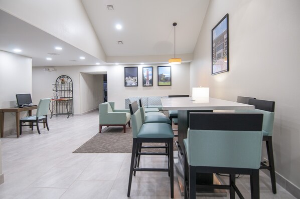 Lobby - Baymont by Wyndham Tuscaloosa (Tuscaloosa)