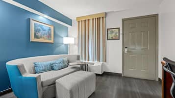 Habitación, 1 cama de matrimonio grande, no fumadores (Efficiency) | Escritorio, sistema de insonorización, tabla de planchar con plancha