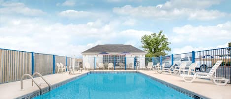 Piscine extérieure (ouverte en saison)
