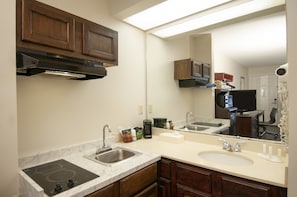 Room, 1 King Bed, Non Smoking (Efficiency) | Desk, soundproofing, iron/ironing board, free WiFi