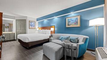 Quarto, 1 cama King, para não fumantes (Efficiency) | Escrivaninha, quartos à prova de som, ferros/tábuas de passar roupa