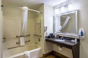 Room, 1 King Bed, Accessible, Non Smoking | Bathroom | Combined shower/tub, deep soaking tub, free toiletries, hair dryer - Quality Inn University Area (Auburn)