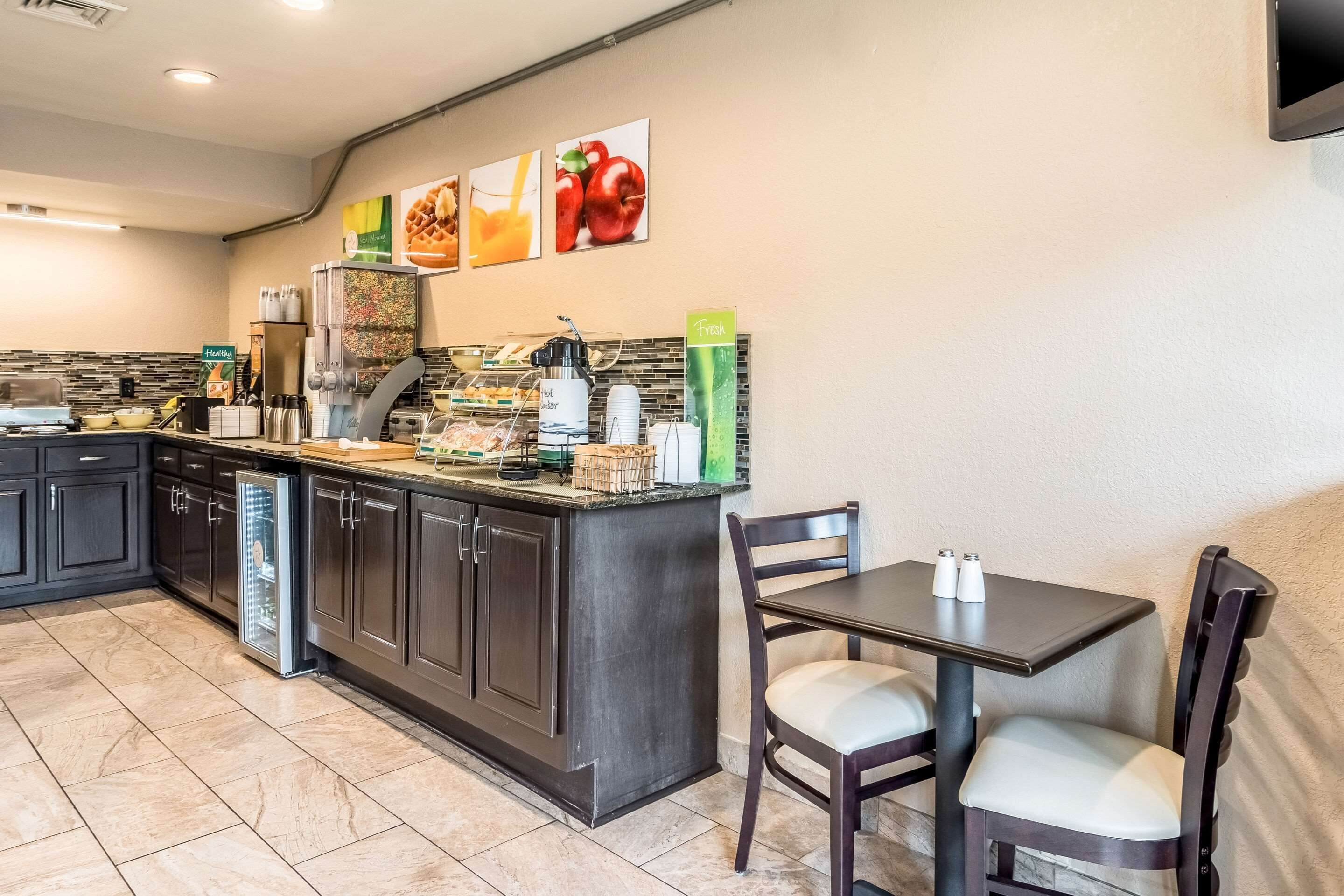 free daily self-service breakfast