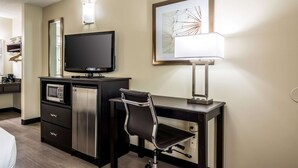 Standard Room, 1 Katil Raja (King), Non Smoking | Peralatan tempat tidur premium, tilam berlapik, peti besi dalam bilik 