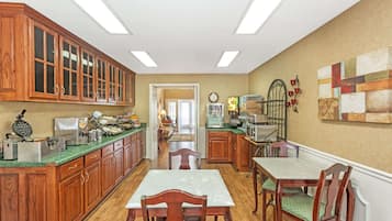 Free daily continental breakfast