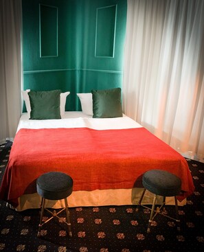 Dobbeltrom – classic | Minibar, safe på rommet, individuelt dekorert og skrivebord