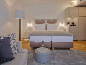 Premium Room | In-room safe, blackout curtains, free WiFi, bed sheets - Classik Hotel Hackescher Markt (Berlin)