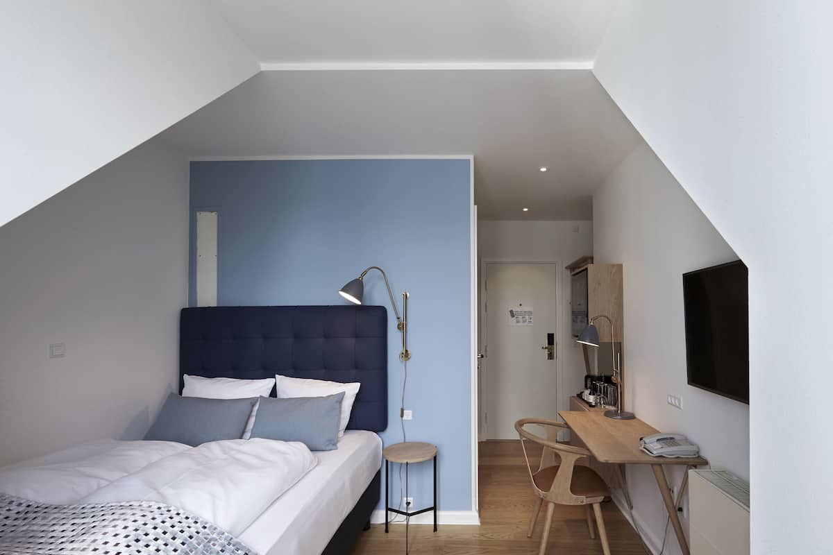 Superior single room | Hypo-allergenic bedding, minibar, in-room safe, desk