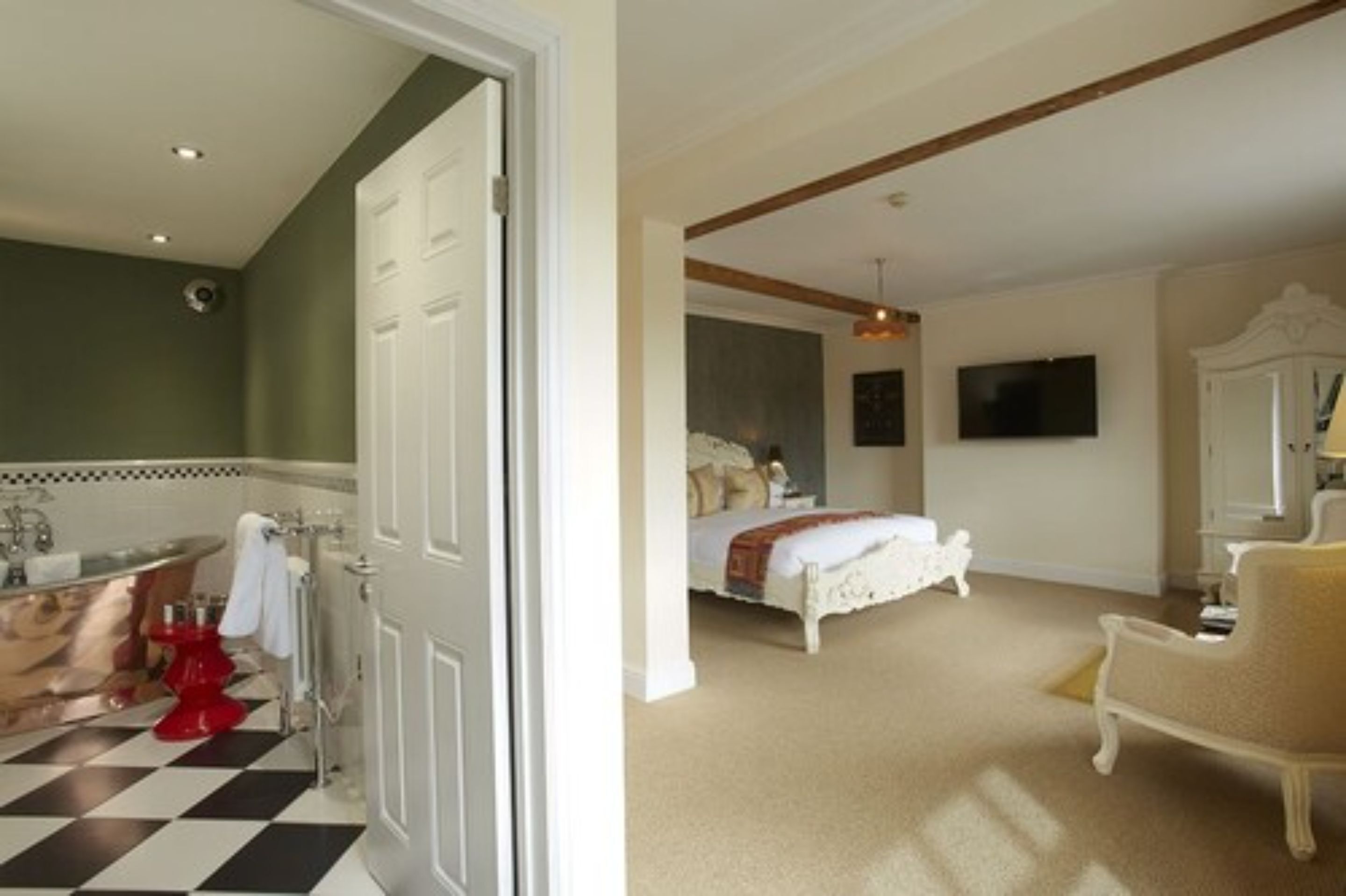 desk, cots/infant beds, free wifi, bed sheets