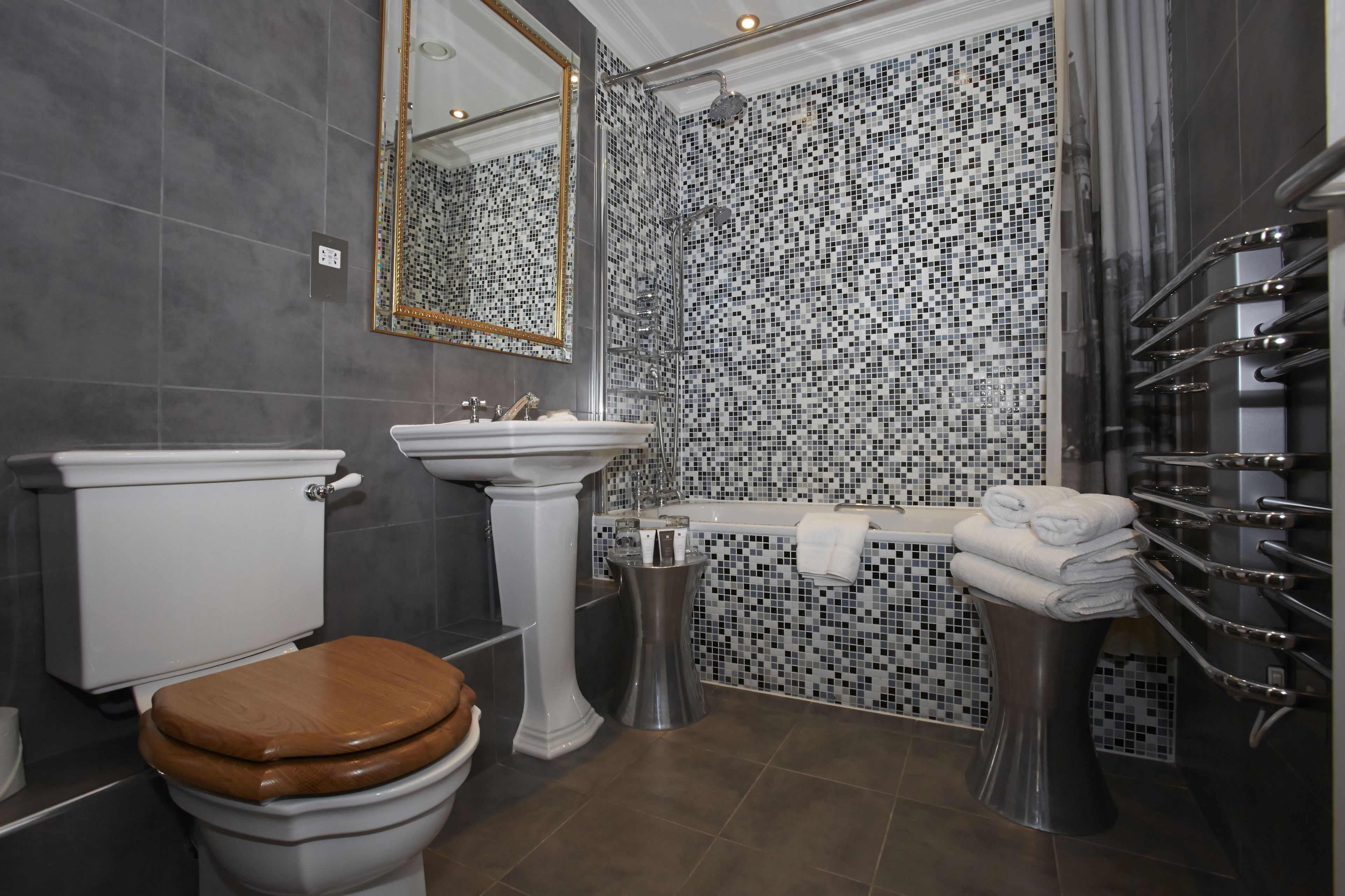 splendid rooms | bathroom | designer toiletries, hair dryer, towels
