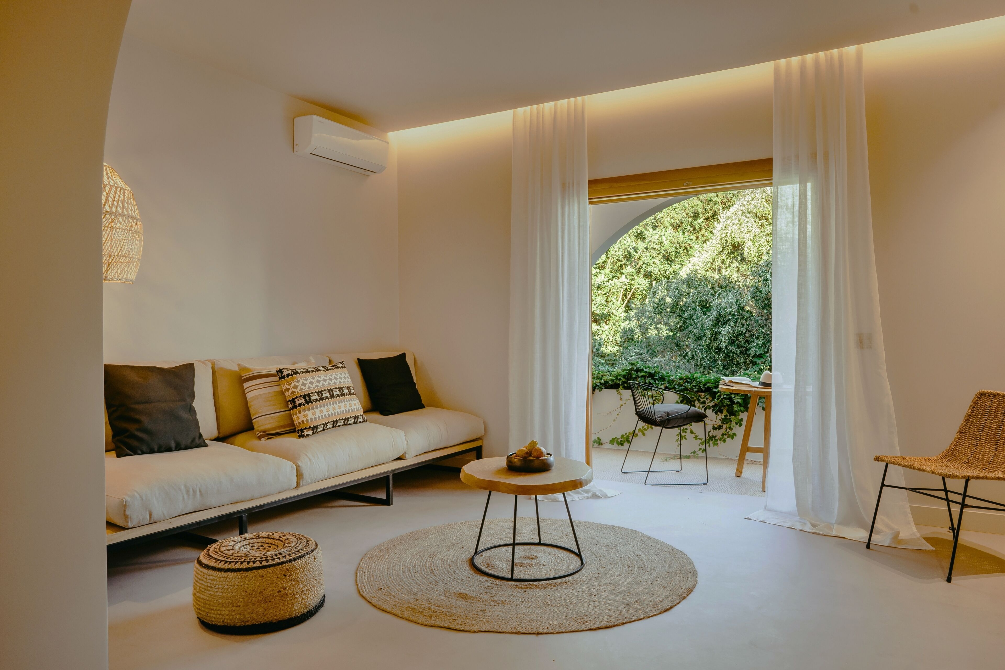 Nature Suite - Main Building | Hypo-allergenic bedding, minibar, in-room safe, desk