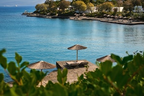 Terrace/patio - Minos Beach Art Hotel, a Member of Design Hotels (Agios Nikolaos)