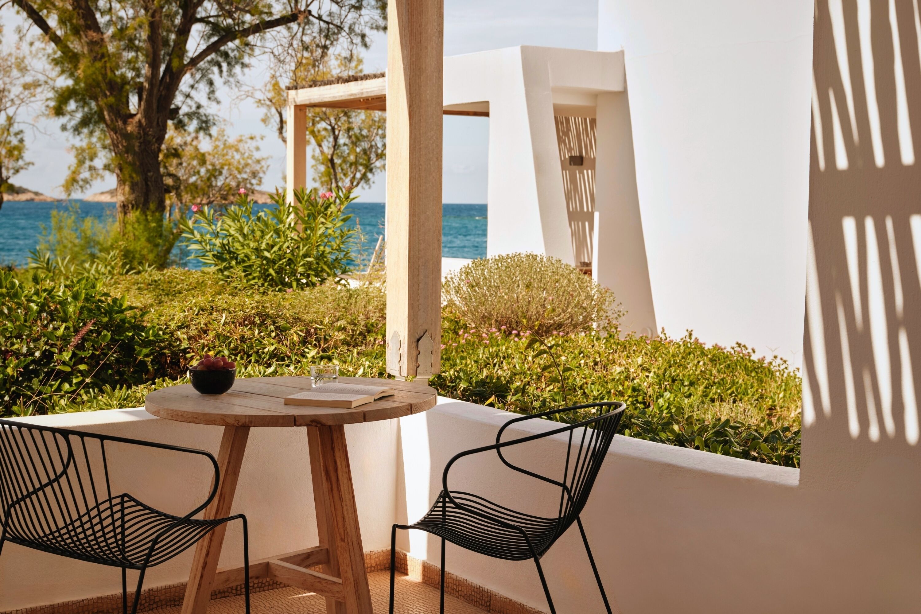 Seaview Bungalow | Hypo-allergenic bedding, minibar, in-room safe, desk