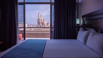 Sengetøy av topp kvalitet, dundyner og blendingsgardiner