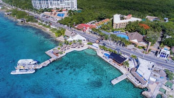 Plage privée, navette pour la plage, chaises longues, parasols