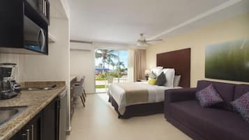 Habitación Deluxe, vista al jardín | Ropa de cama de alta calidad y caja de seguridad en la habitación