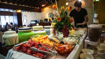 Daily continental breakfast (MXN 130 per person)