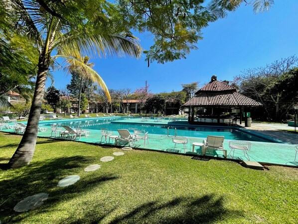 Poolside bar