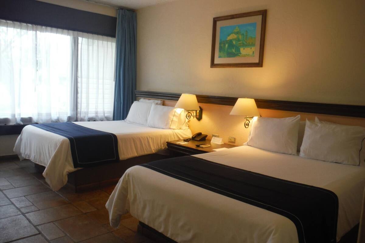 Habitación estándar | Ropa de cama de alta calidad y caja fuerte
