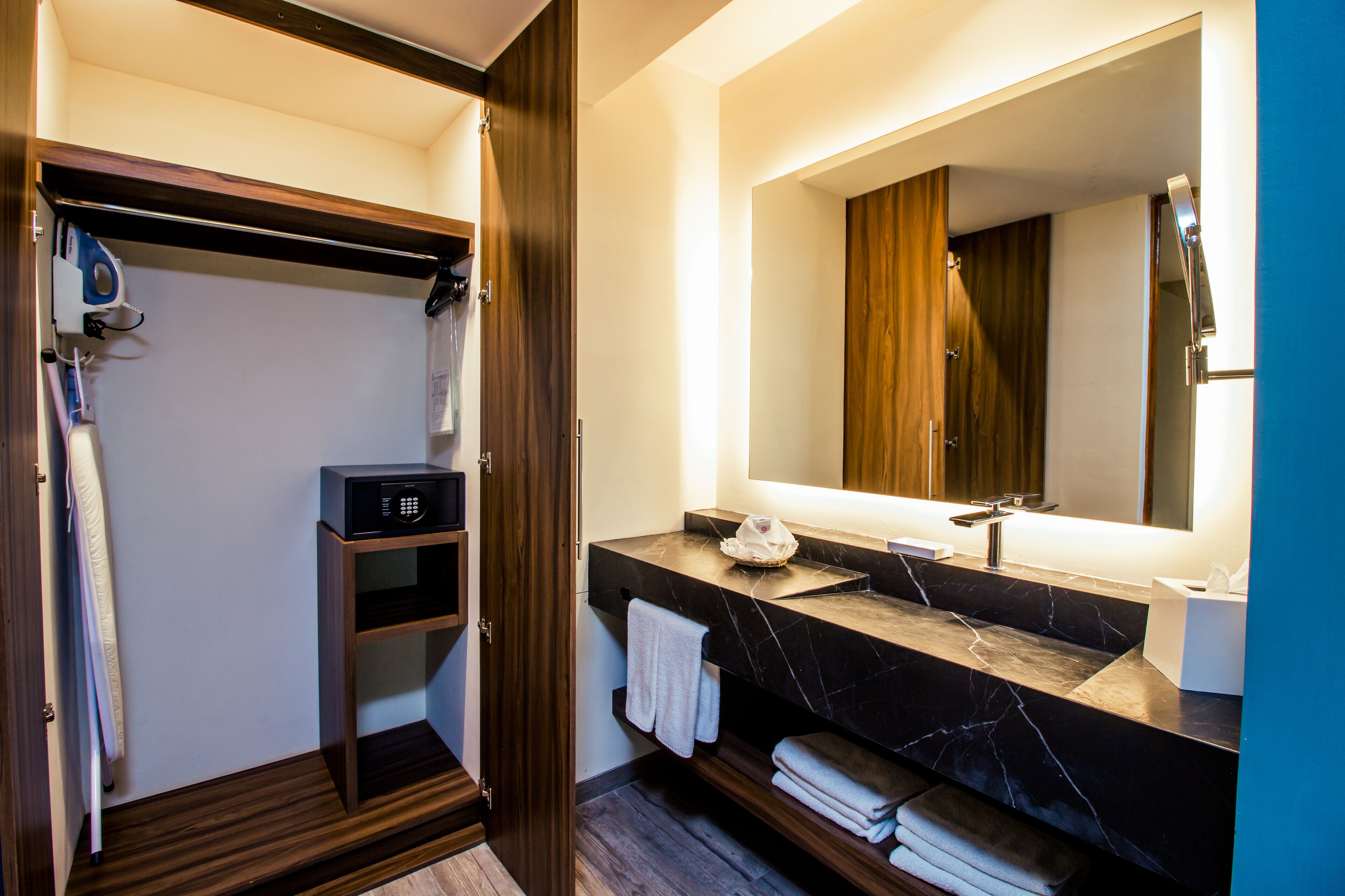 junior suite 2 beds | bathroom sink