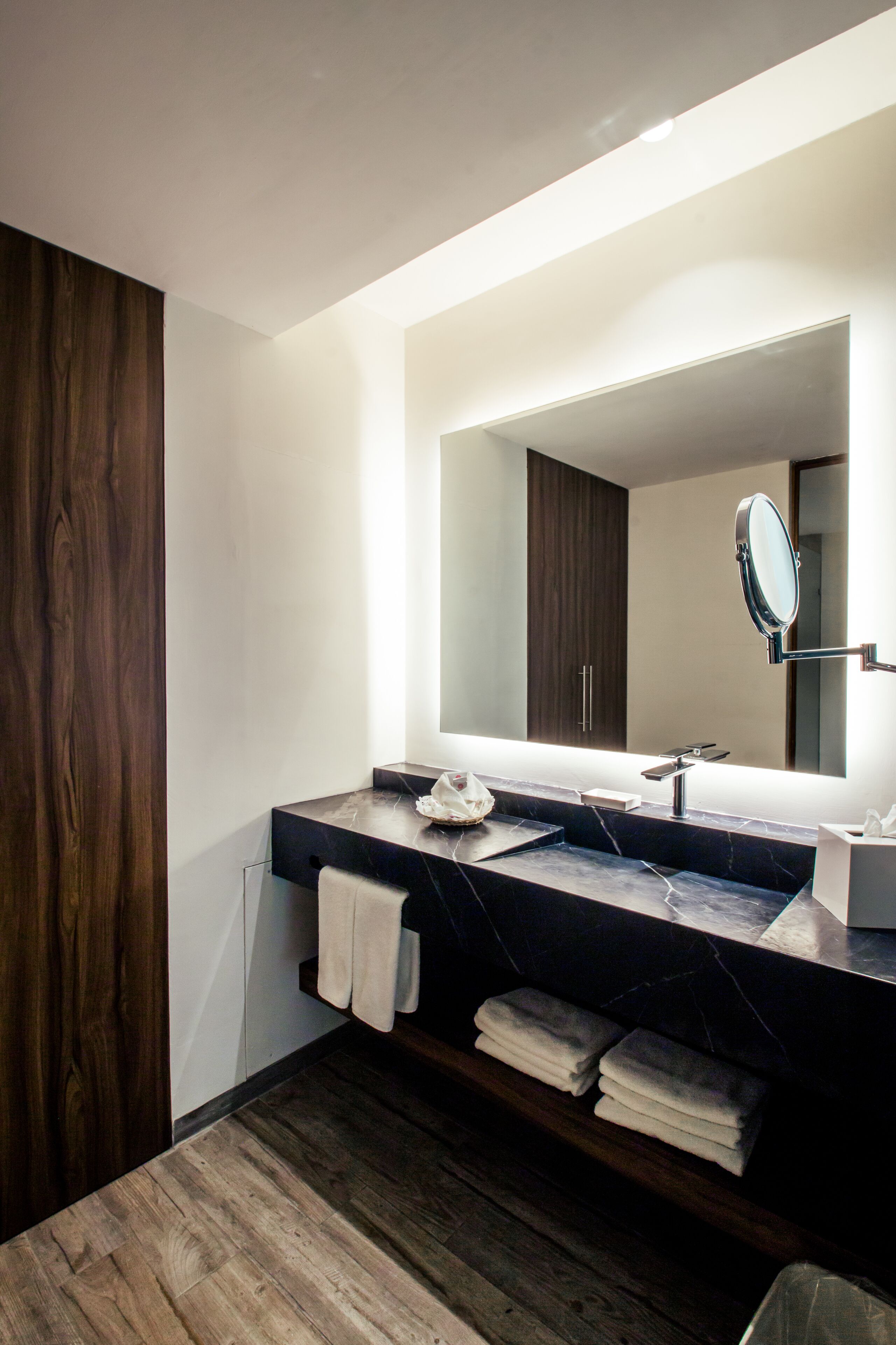 junior suite 2 beds | bathroom sink