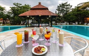 Se sirven desayunos y cocina internacional, con vista al jardín 