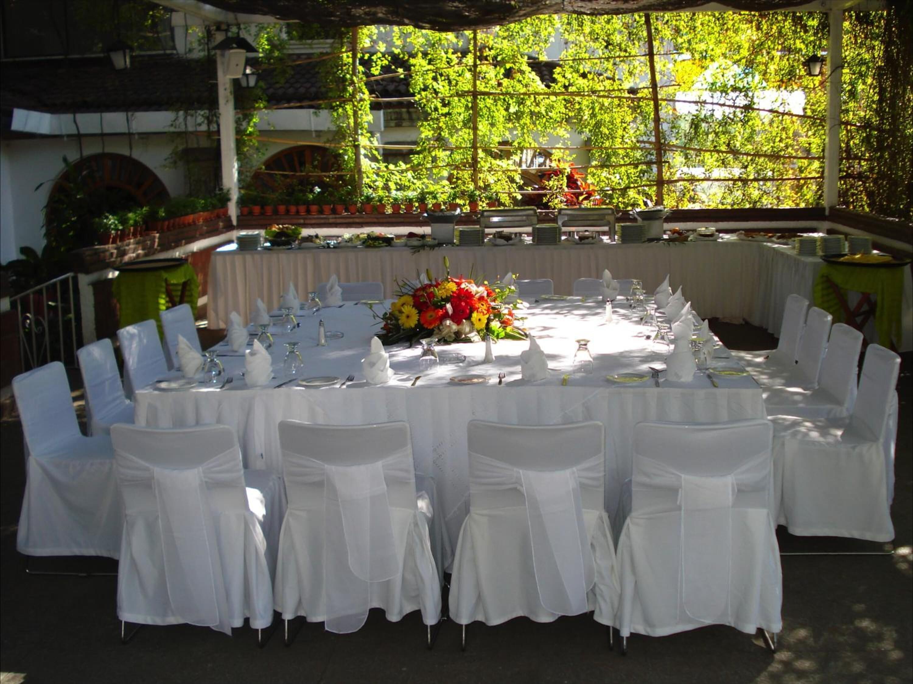 breakfast, lunch, dinner served; international cuisine, garden views