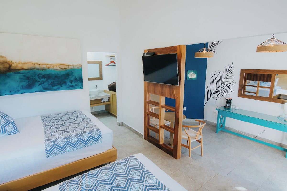 Superior kamer, 2 tweepersoonsbedden | 1 slaapkamer, een bureau, wifi, beddengoed