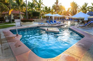 Outdoor pool, pool umbrellas, sun loungers