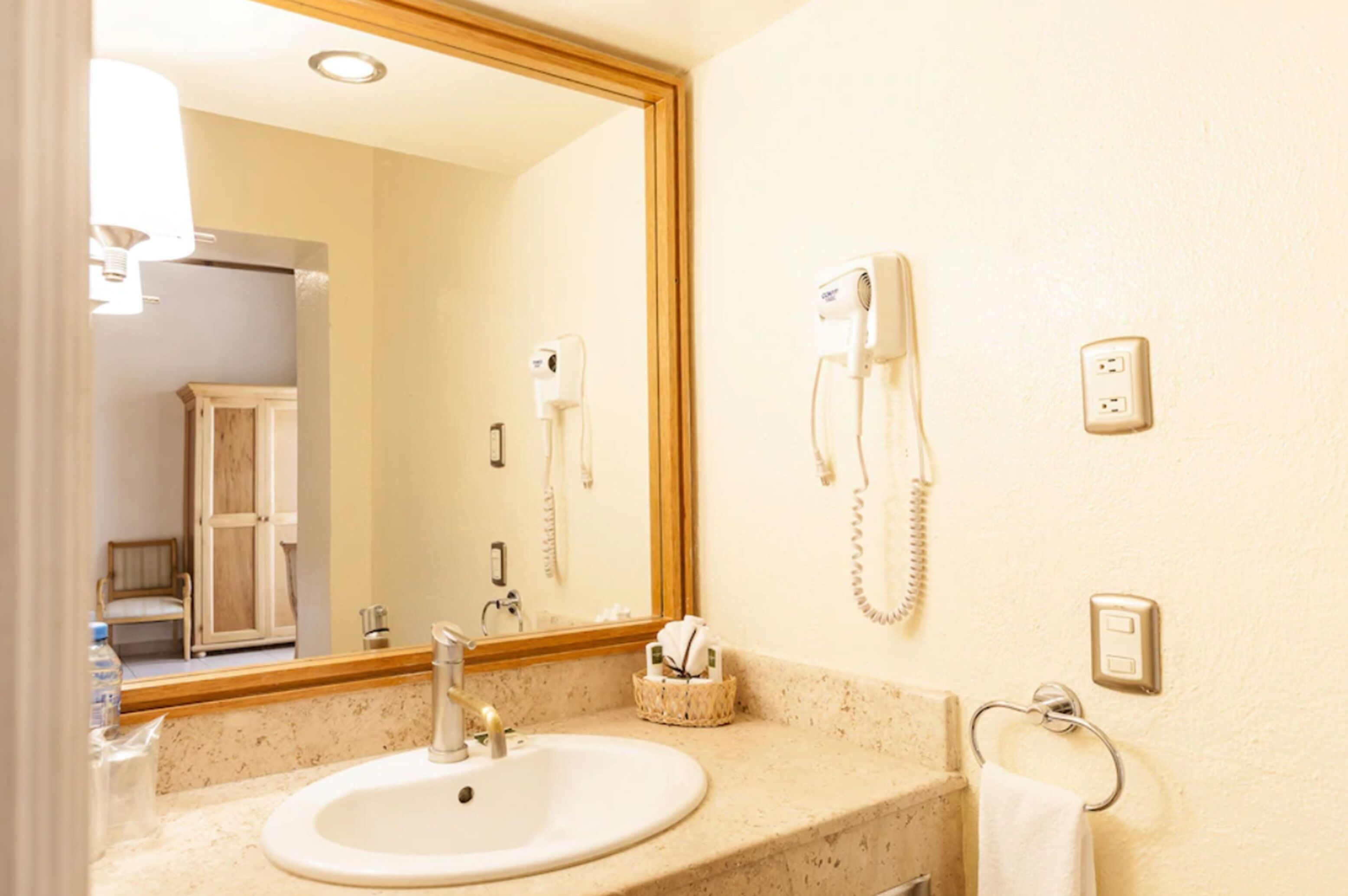 combined shower/bathtub, free toiletries, hair dryer, towels