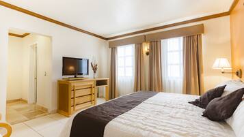 Suite ejecutiva, 1 cama King size y sofá cama | Ropa de cama de alta calidad y edredón