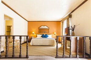 Suite ejecutiva, 1 cama King size y sofá cama | 1 habitación, ropa de cama de alta calidad y edredón 