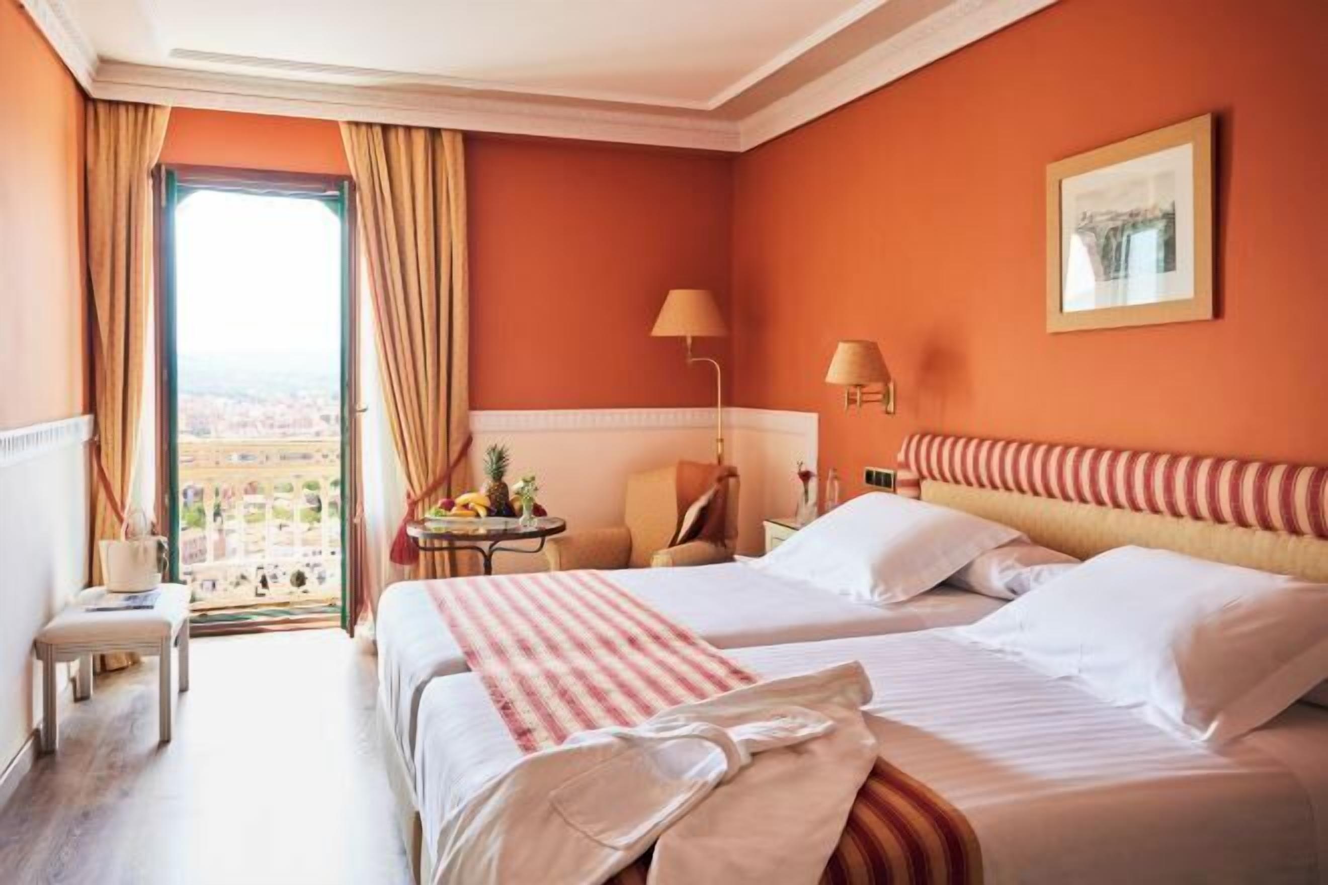 Hypo-allergenic bedding, in-room safe, desk, laptop workspace
