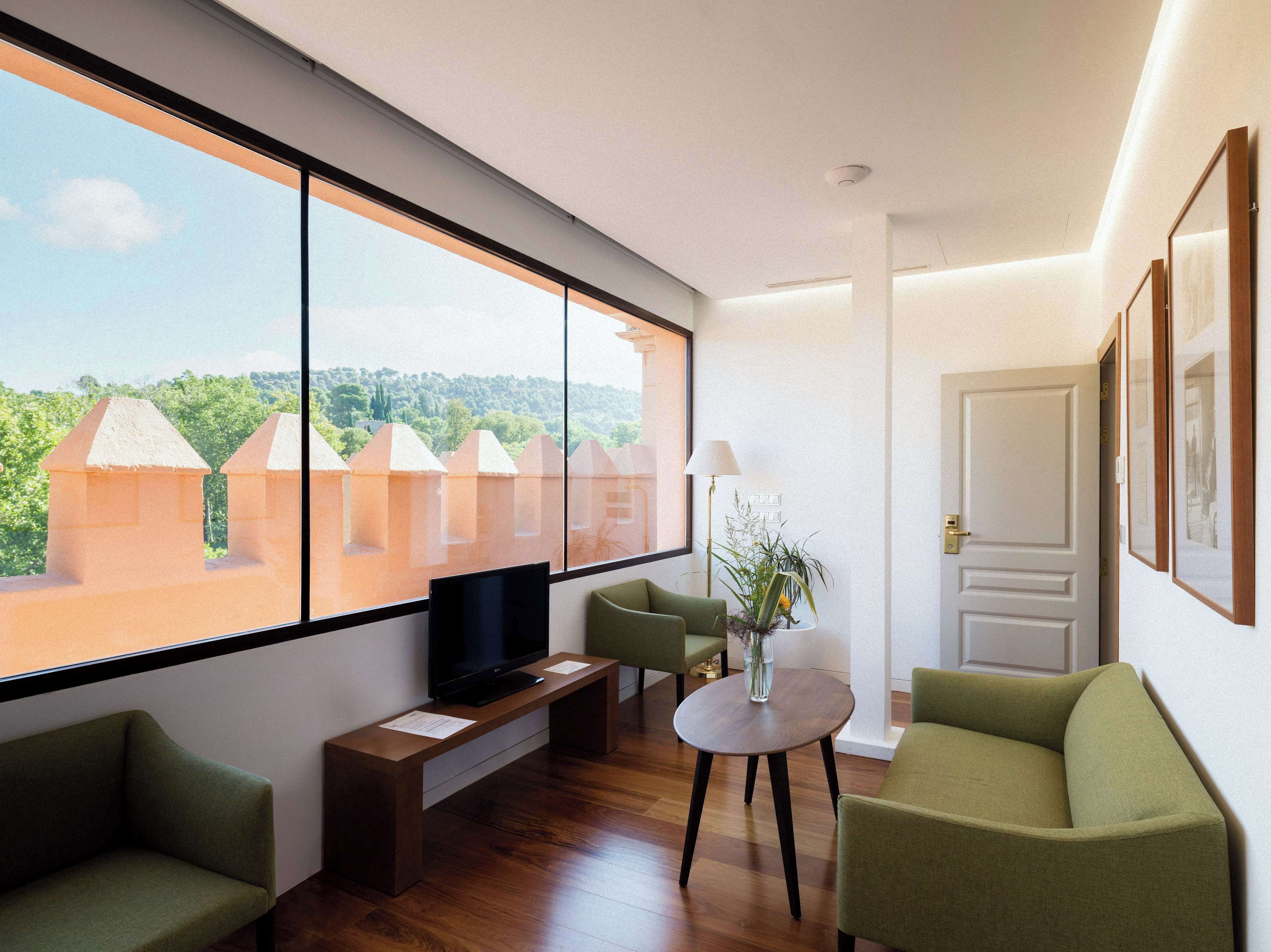 studio suite, multiple beds, non smoking (separate living room) | 1 bedroom, hypo-allergenic bedding, in-room safe, desk