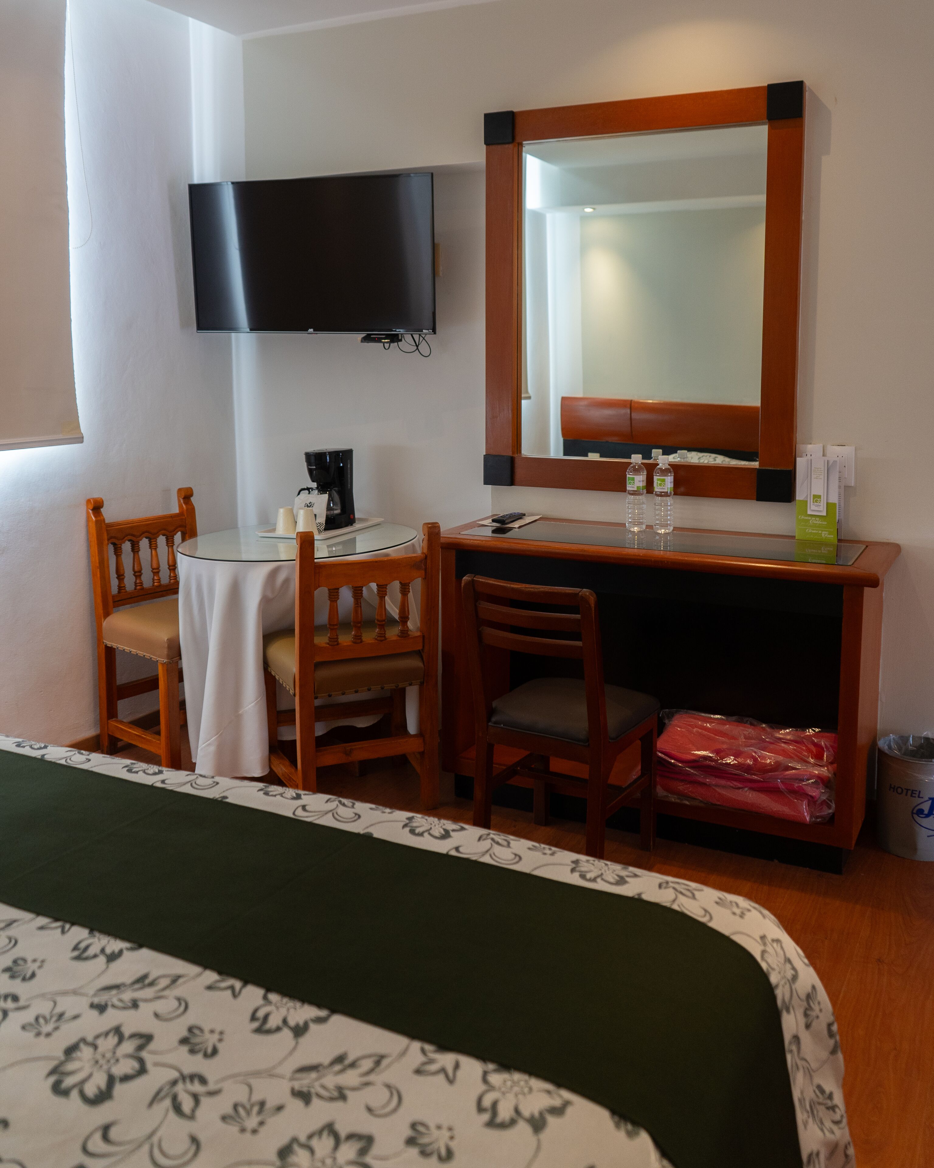 2 bedrooms, in-room safe, iron/ironing board, free wifi