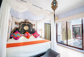 Presidential Room | Premium bedding, down comforters, in-room safe, individually decorated - Quinta Las Acacias (Guanajuato)