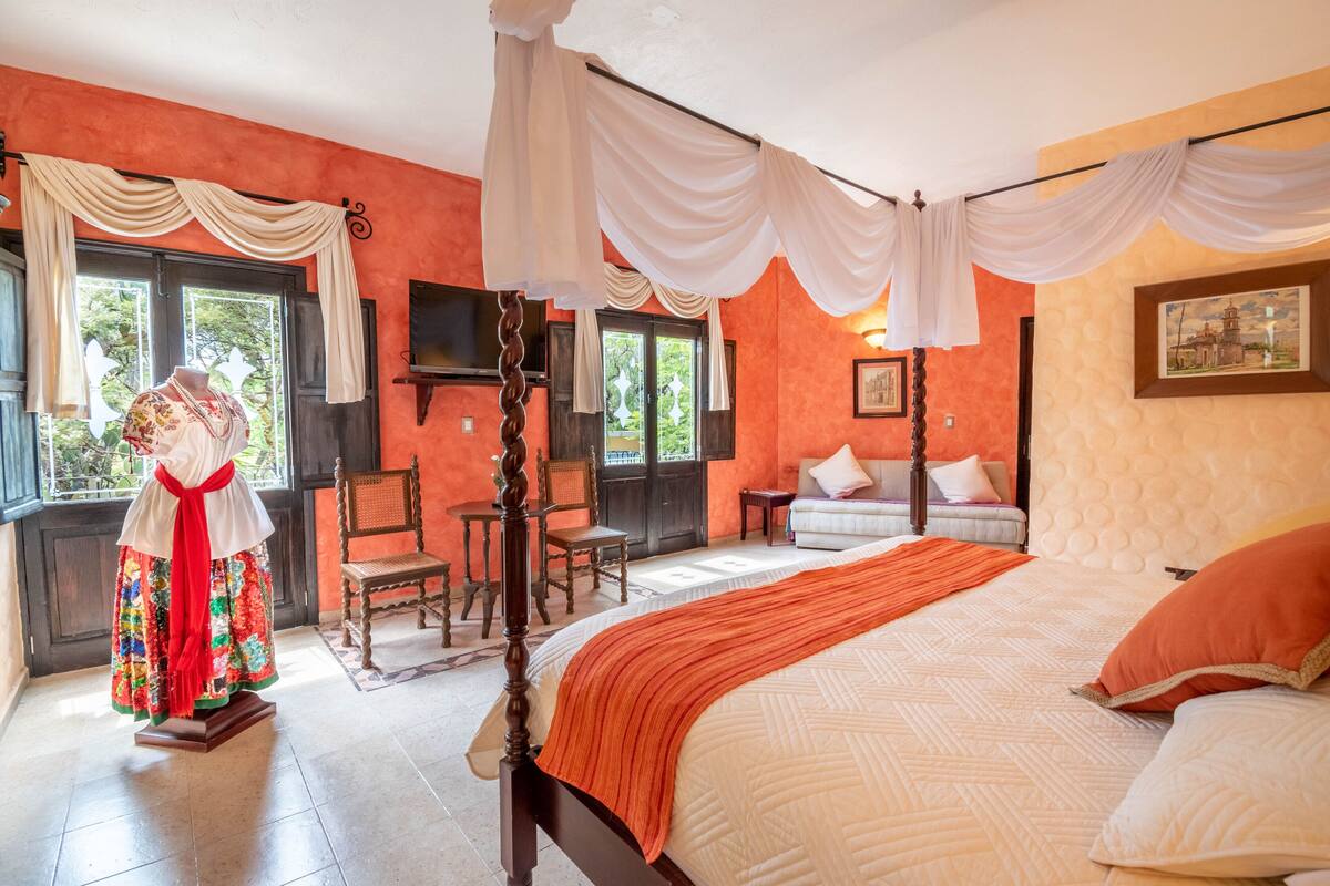 Habitación superior | Ropa de cama de alta calidad, edredones de plumas, caja fuerte