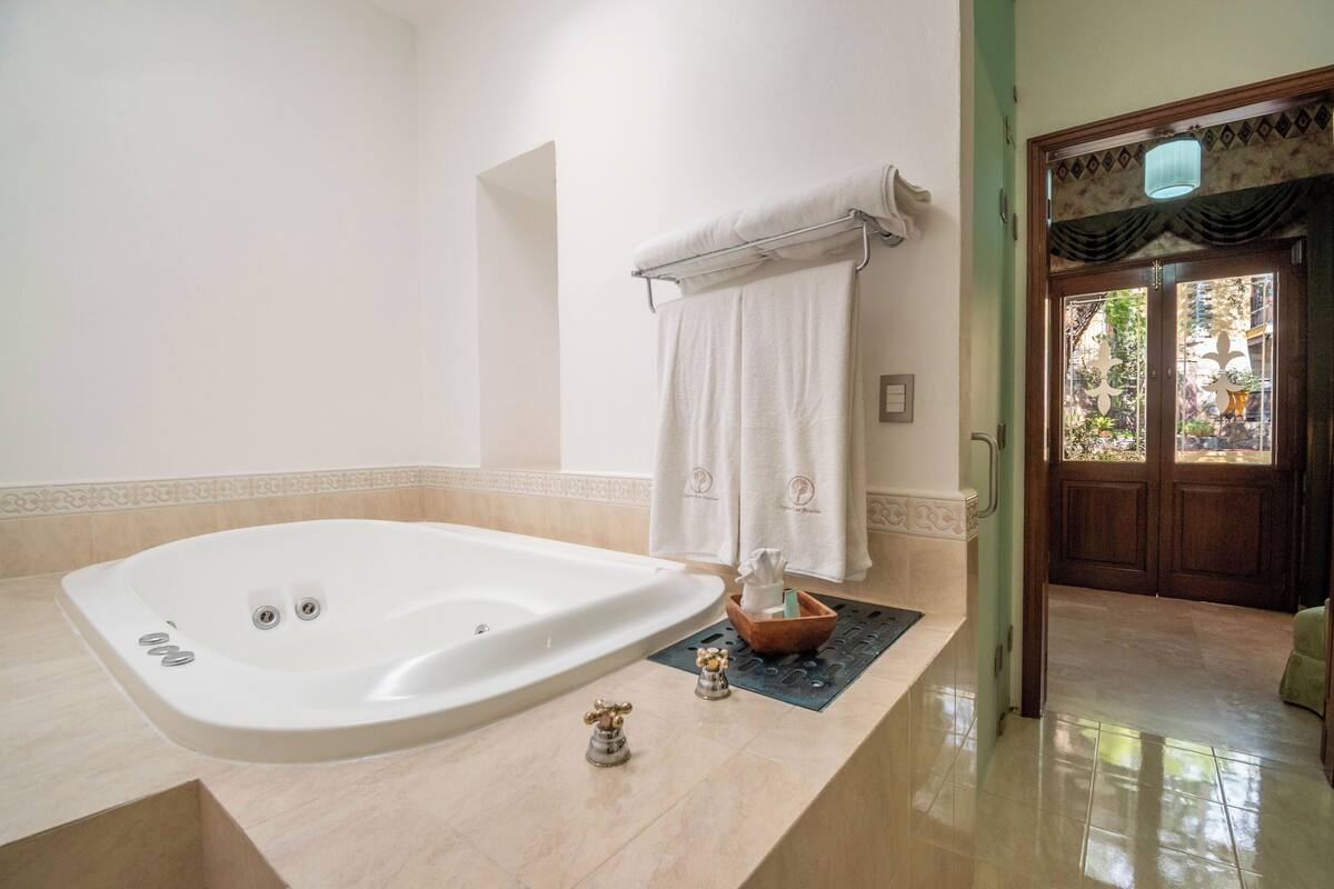 junior room, 1 bedroom | premium bedding, down duvets, in-room safe, individually decorated