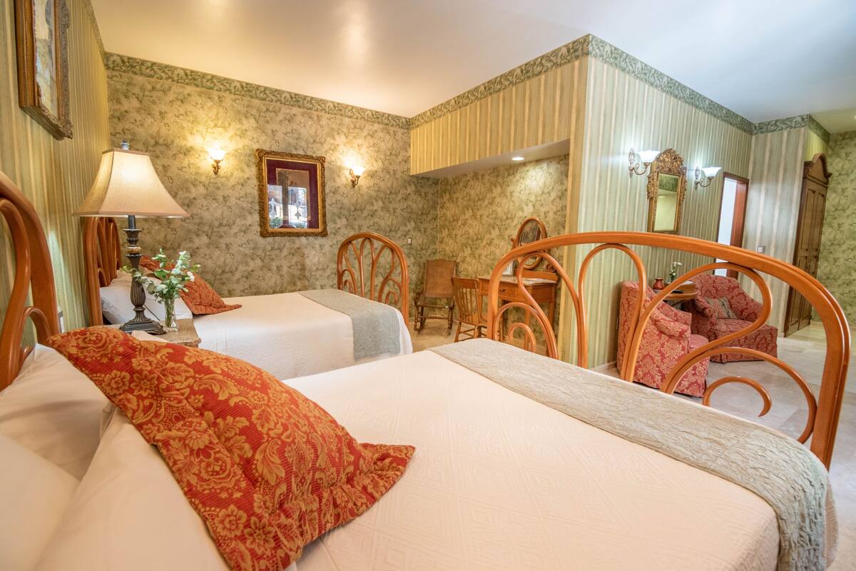 Habitación junior, no fumadores | Ropa de cama de alta calidad, edredones de plumas, caja fuerte