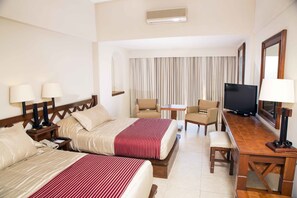 Standard Room, 2 Double Beds | Premium bedding, in-room safe, desk, iron/ironing board - Hotel Fortin Plaza (Oaxaca)