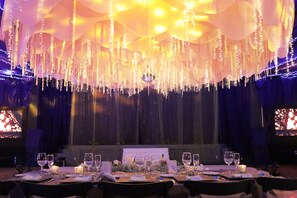 屋内結婚式場