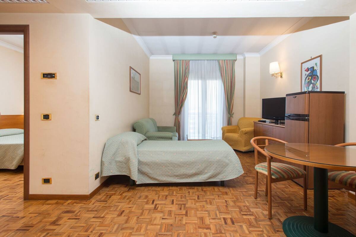 Premium bedding, minibar, in-room safe, desk