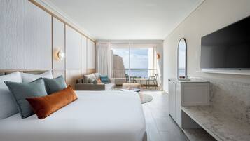 Renovated Olympic Studio Room with Pool-View Balcony | Minibar, pengeskab på værelset, skrivebord, strygejern/strygebræt