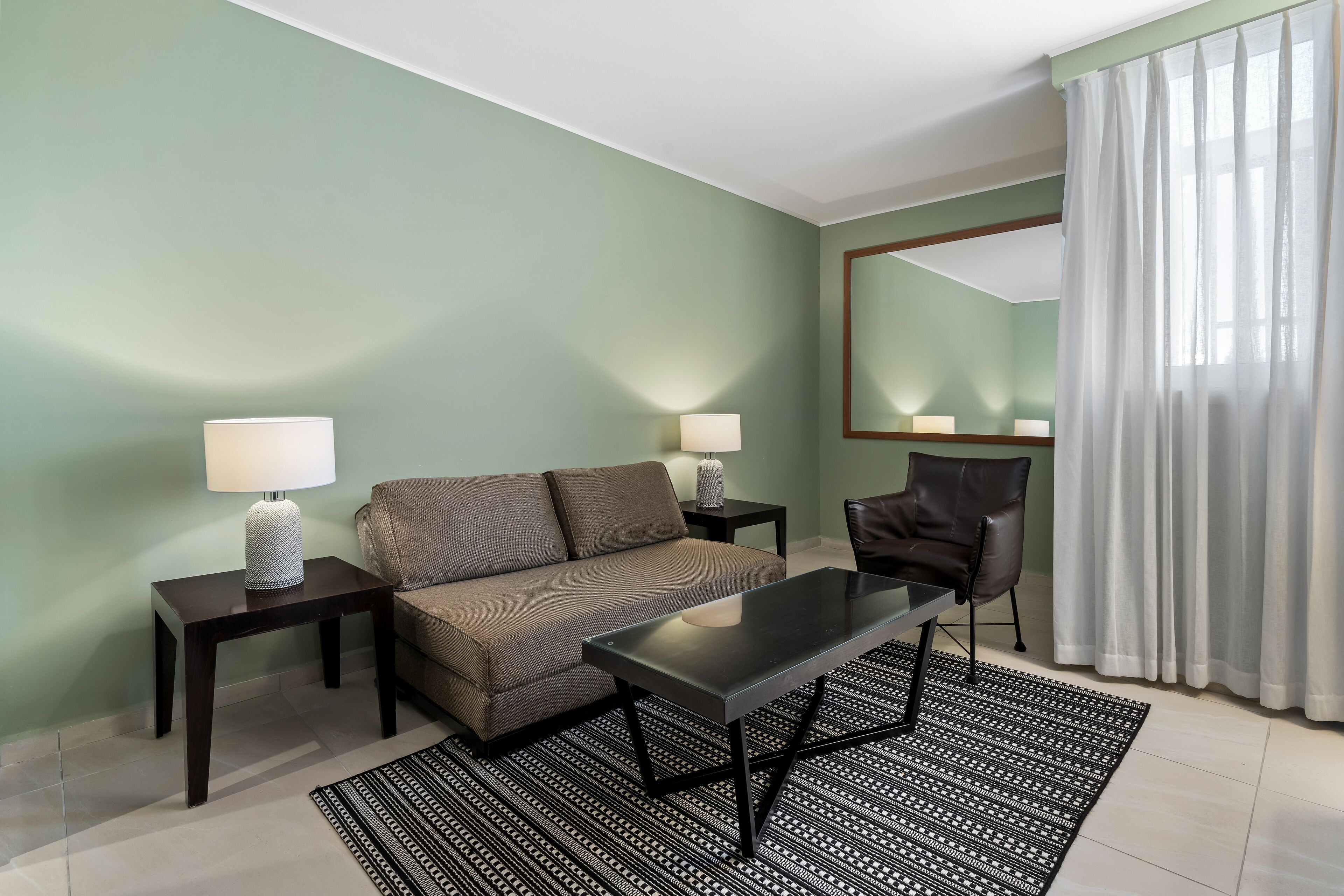 mondial family room | living room | smart tv, pay films