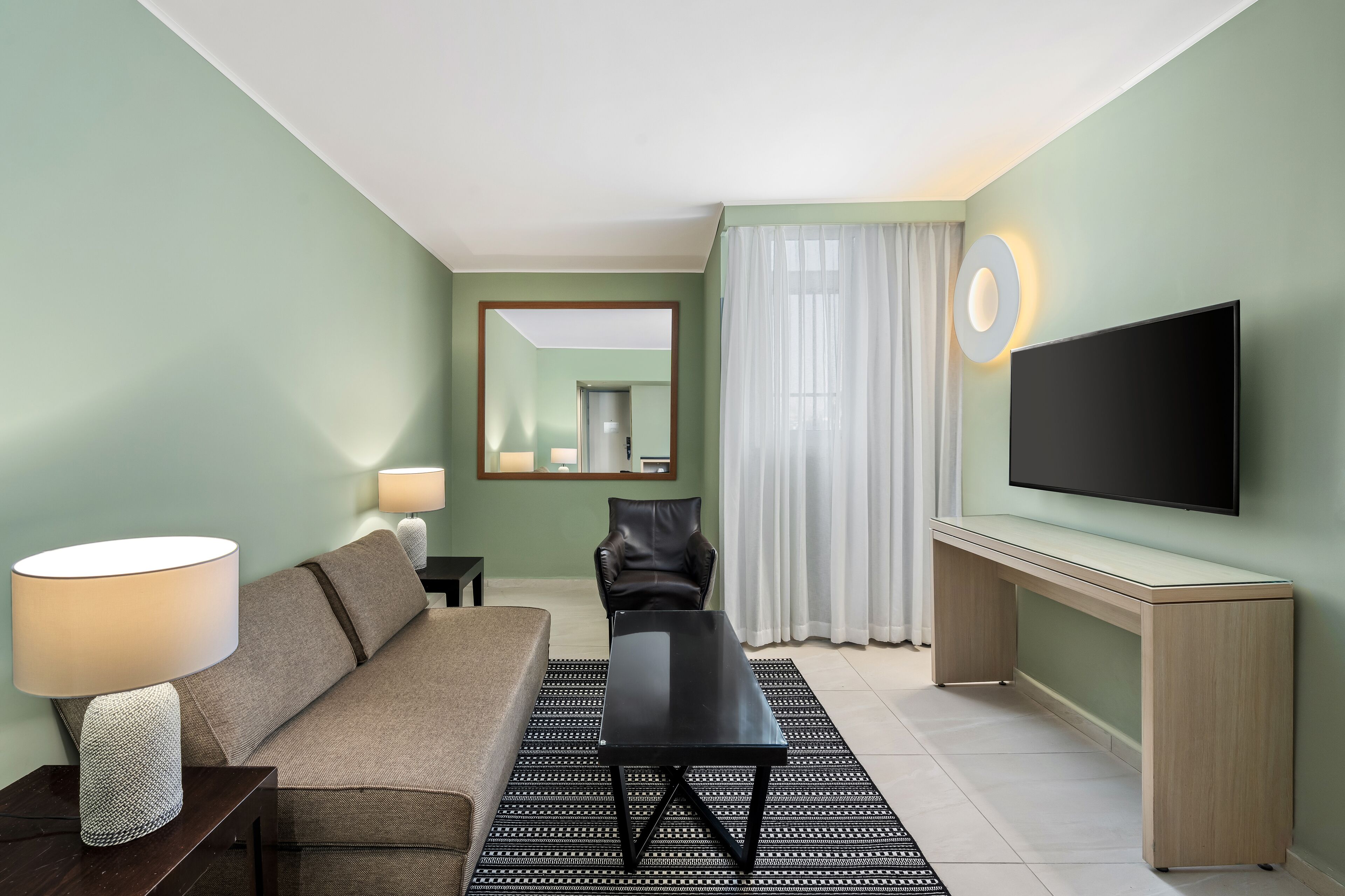 mondial family room | living room | smart tv, pay films