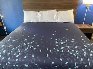 Standardzimmer, 1 King-Bett, Nichtraucher | Schreibtisch, kostenloses WLAN, Bettwäsche