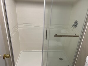 Shower, free toiletries, towels